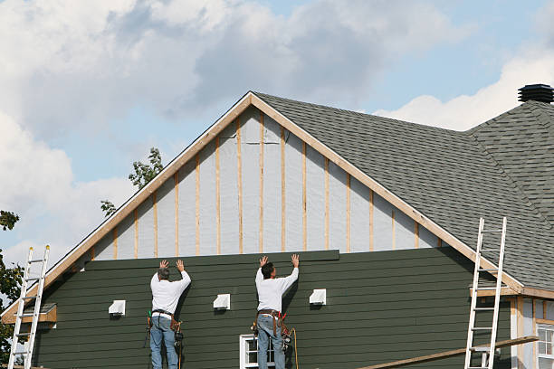 Professional Siding technician working in Williston, SC